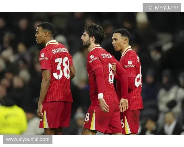 利物浦球迷组织声援萨拉赫 看台横幅呼吁团结