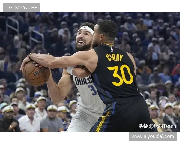 勇士圣诞大战胜独行侠,汤普森回归大通中心受致敬