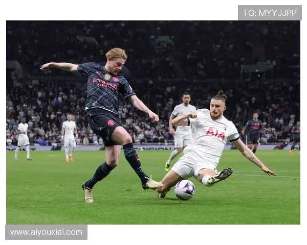 前中国国脚谈英超难度:身体对抗要求极高,非洲欧洲球员优势明显 前中国国脚谈英超难度:身体对抗要求极高,非洲欧洲球员优势明显